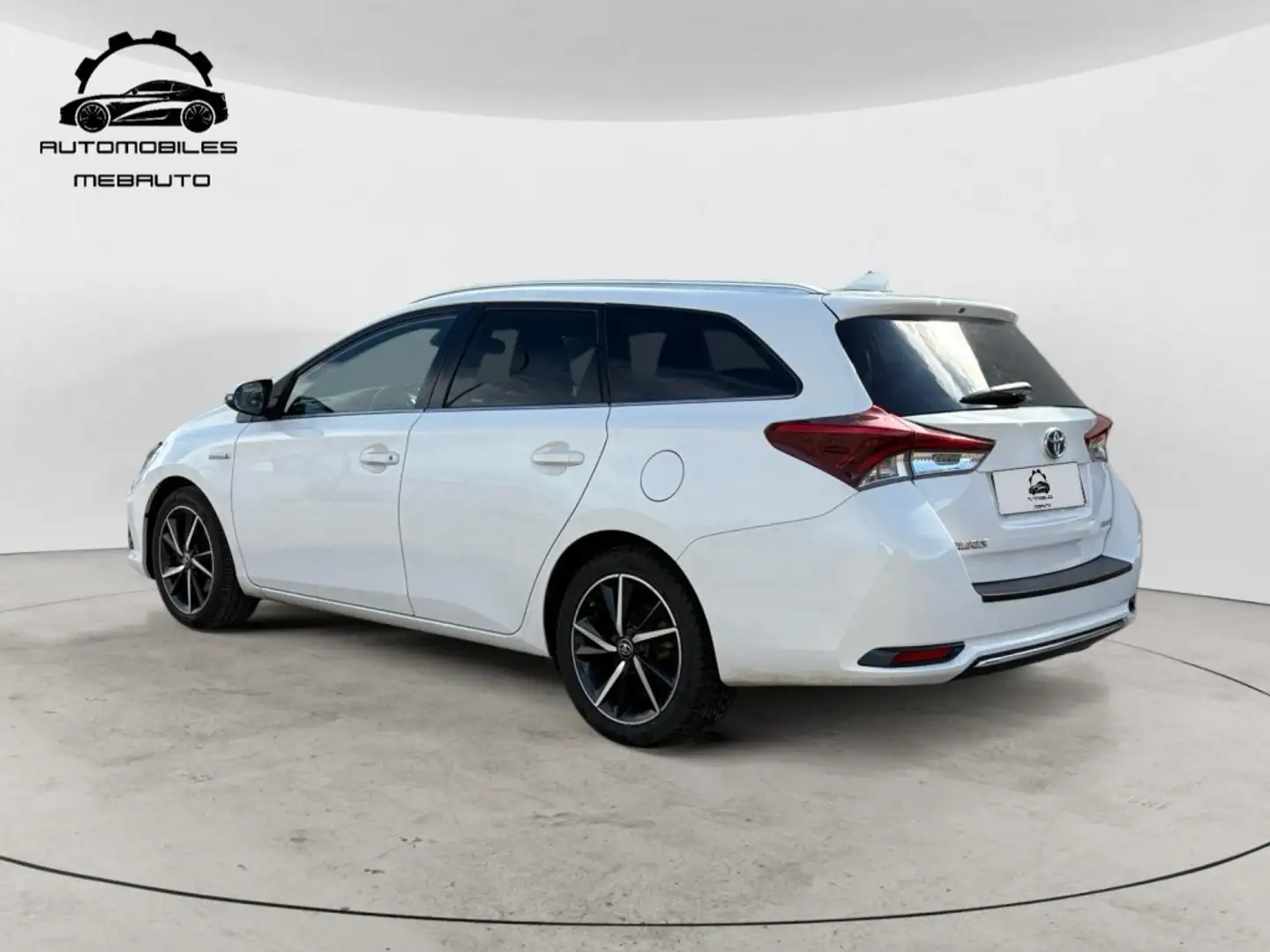 Toyota Auris Touring Sports hybrid 140H Advance Blanco - 2