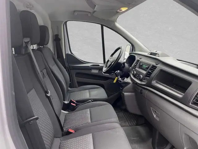 Ford Transit Custom view 3