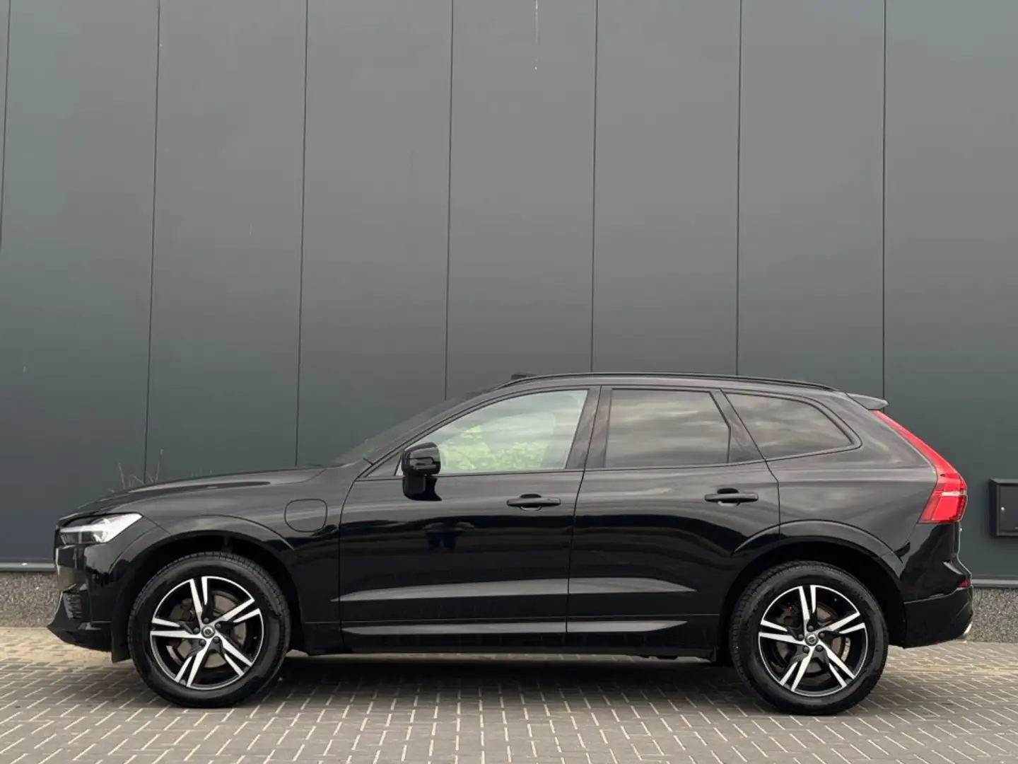 Volvo XC60 2.0 T6 AWD R-Design M22 FULL PANO NAVI CLIMATE PDC Zwart - 2