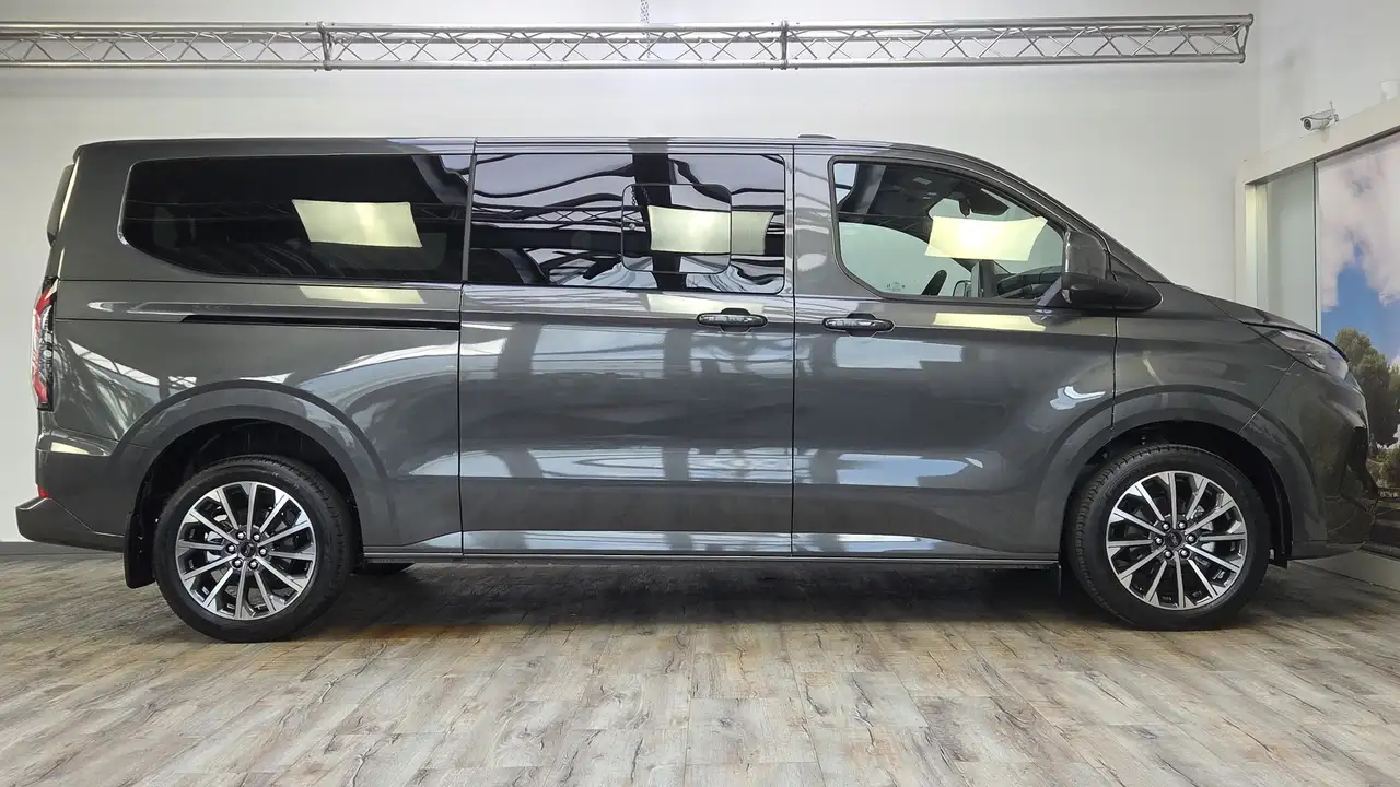 Ford Tourneo Custom 320 L2 Tourneo Titanium X 8Seats 4
