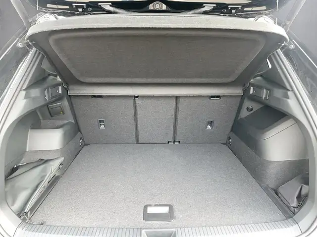 Volkswagen Tiguan view 13