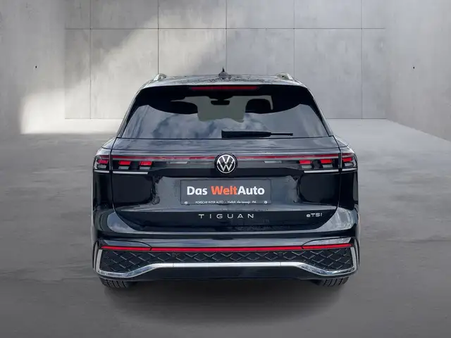 Volkswagen Tiguan view 4