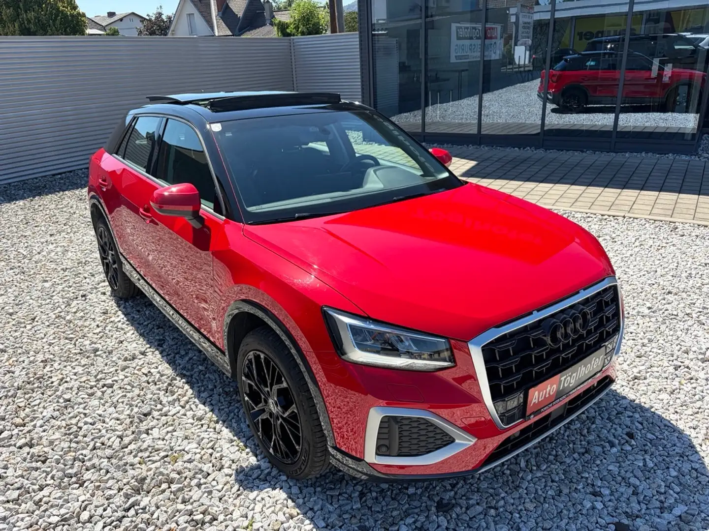 Audi Q2 35 TFSI advanced Panorama AHV Designpaket Leder Rot - 2