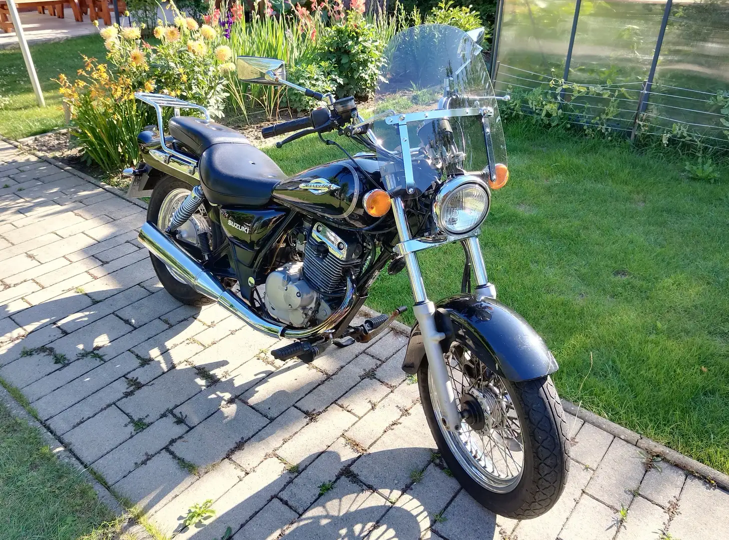 Suzuki GZ 125 Noir - 2