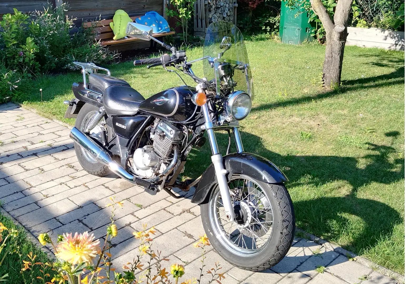 Suzuki GZ 125 Noir - 1