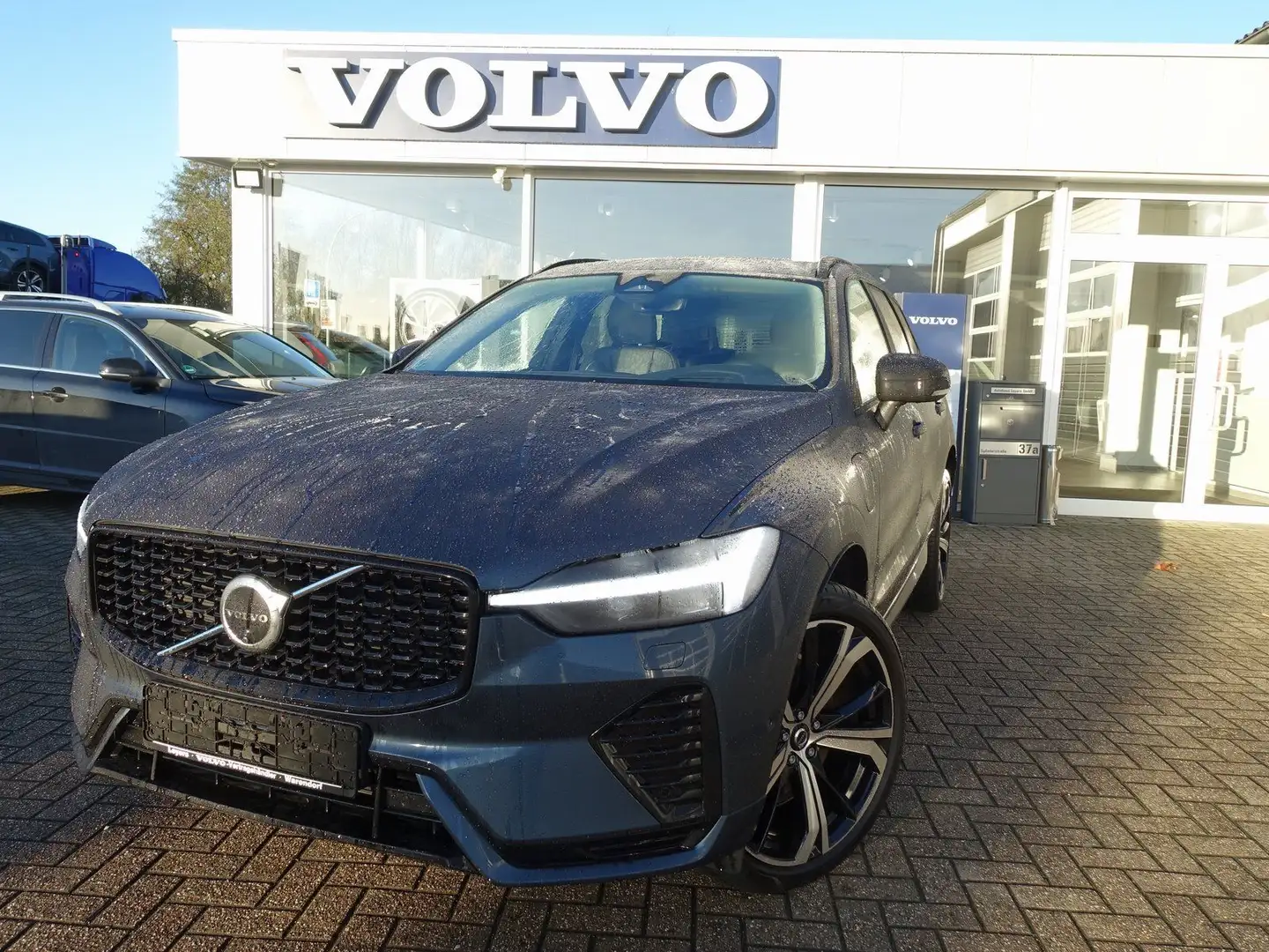 Volvo XC60 Ultra T8 AWD Plug-in Hybrid/B&W/HeadUP/BLIS Blau - 1