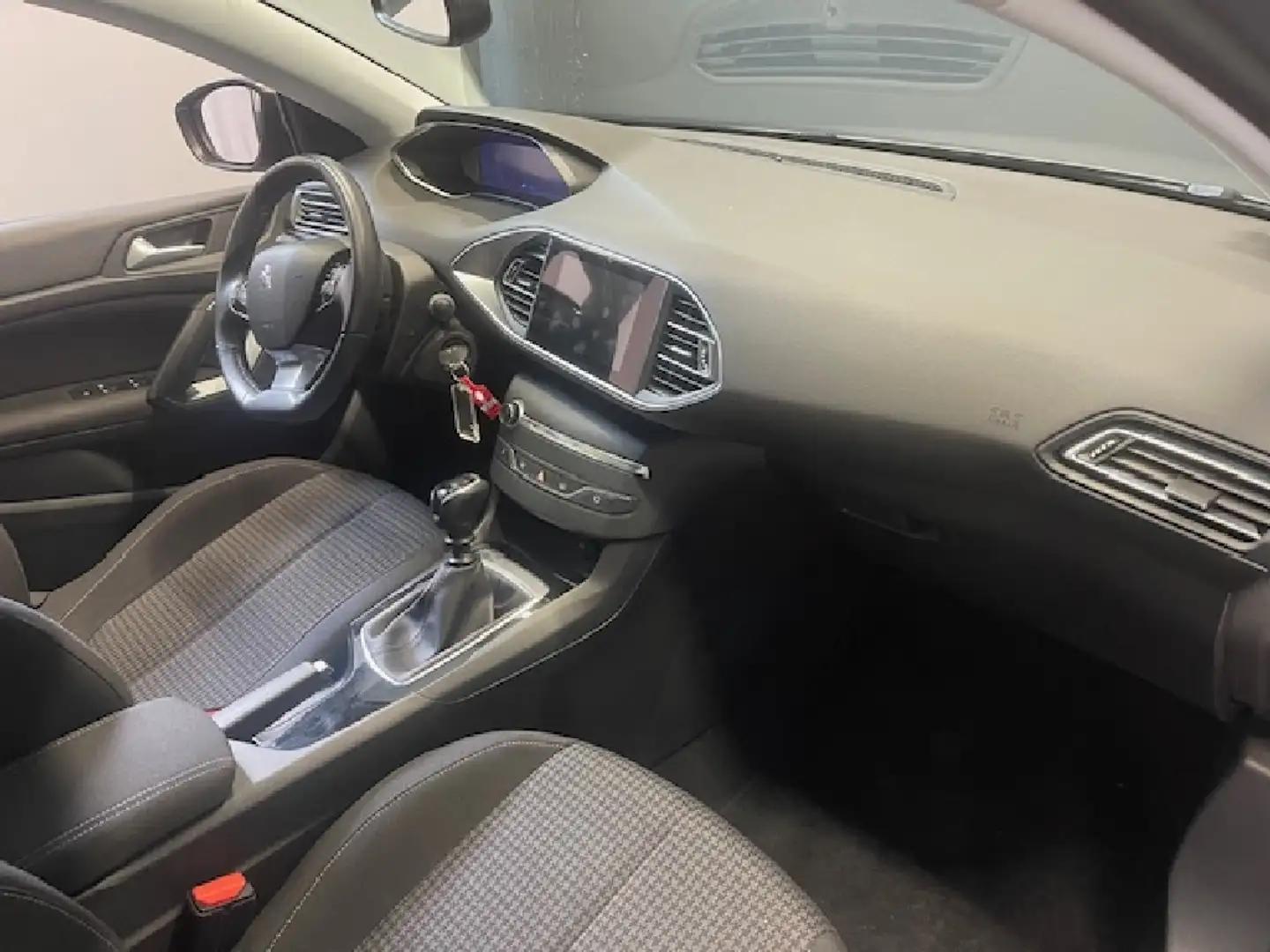 Peugeot 308 1.2 PureTech 110 CV 38 000 KMS - 2