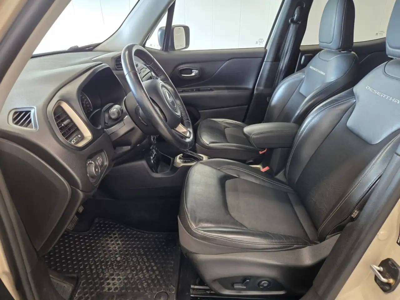 Jeep Renegade photo Jeep Renegade