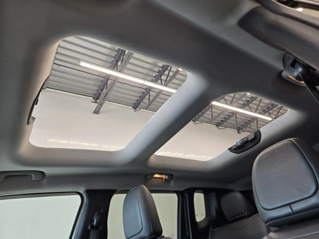 Jeep Renegade photo Jeep Renegade