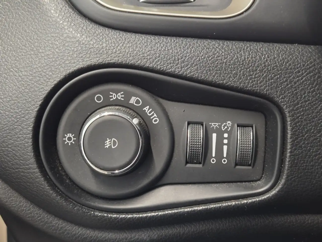 Jeep Renegade photo Jeep Renegade