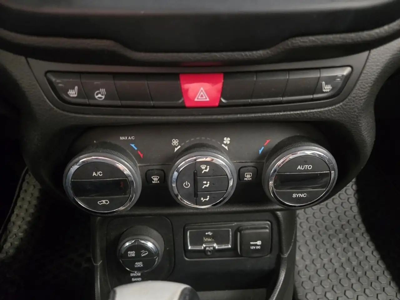 Jeep Renegade photo Jeep Renegade