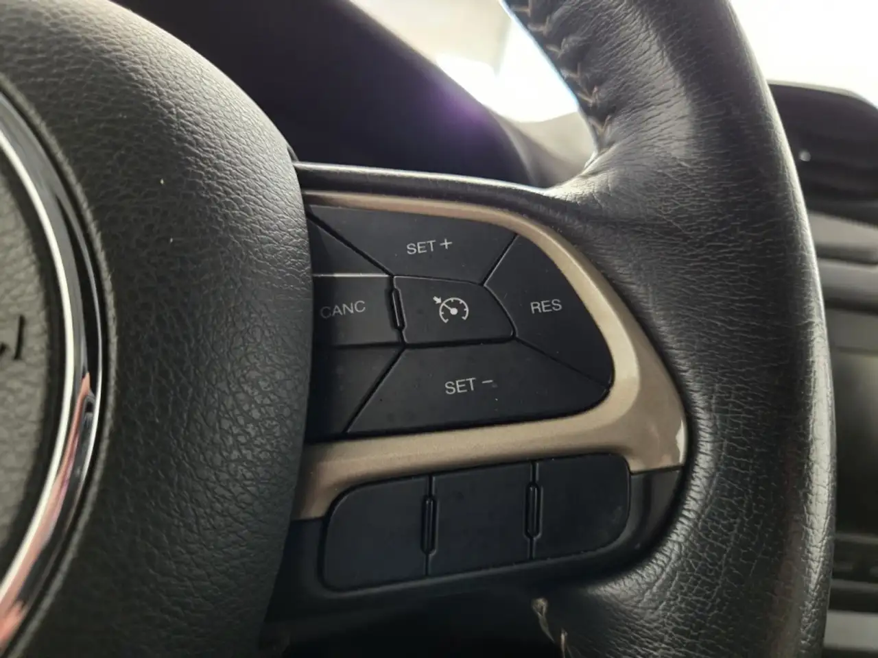 Jeep Renegade photo Jeep Renegade
