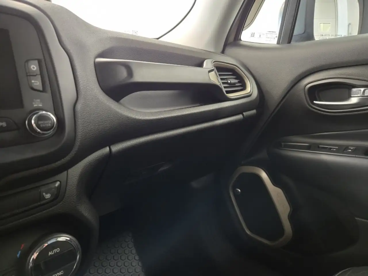 Jeep Renegade photo Jeep Renegade