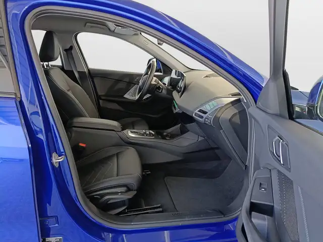 BMW 1 Series view 10
