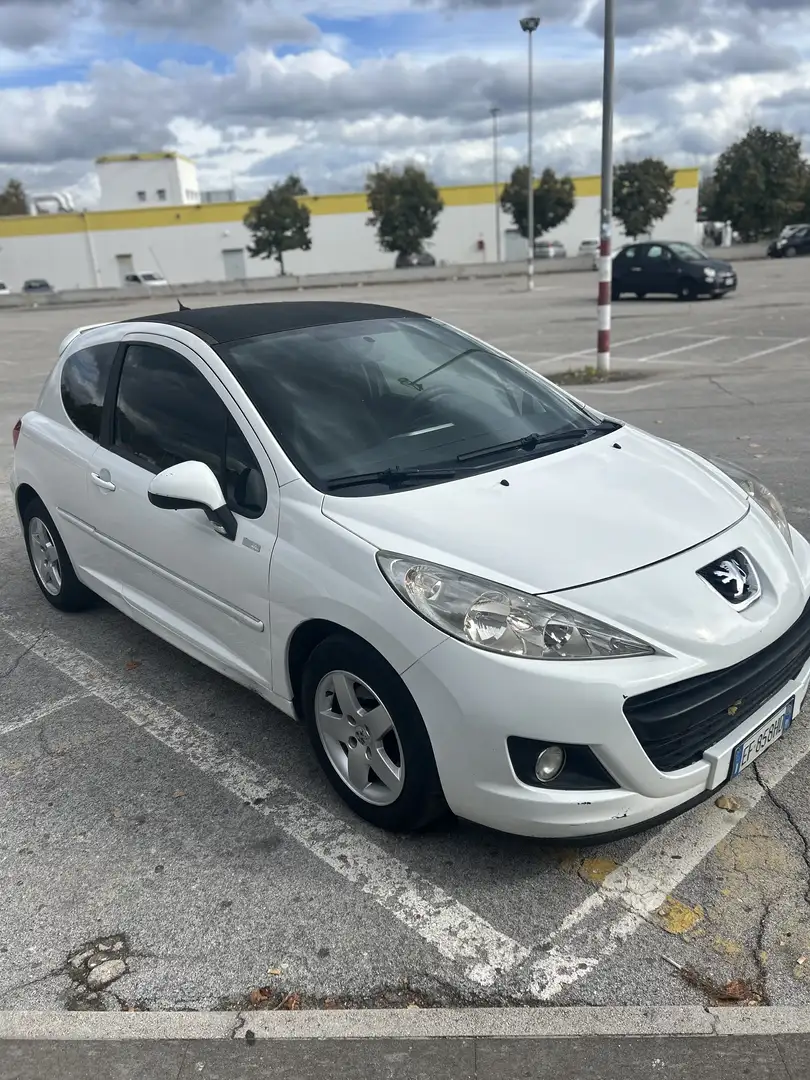 Peugeot 207 5p 1.4 hdi 8v Millesim 200 - 1