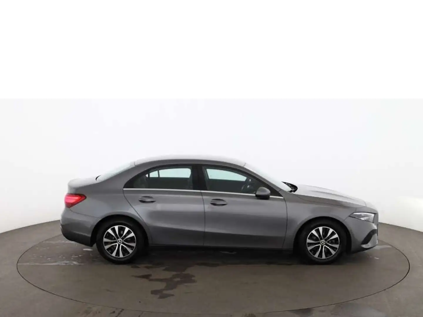Mercedes-Benz A 180 d Aut LED NAVI R-CAM SITZHZG TEMPOMAT PDC Grau - 2