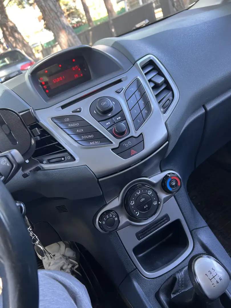 Ford Fiesta 1.4 TDCI Ambiente - 2