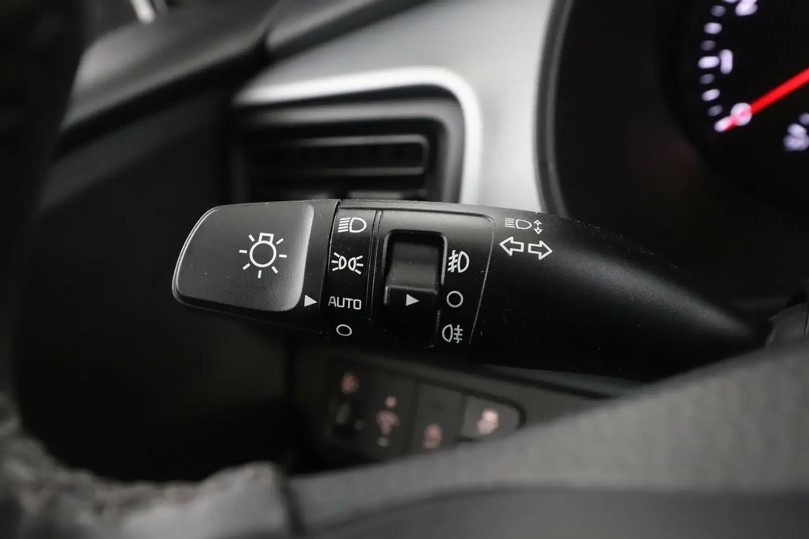 Kia Stonic 1.2 DPi Concept Negro - 2