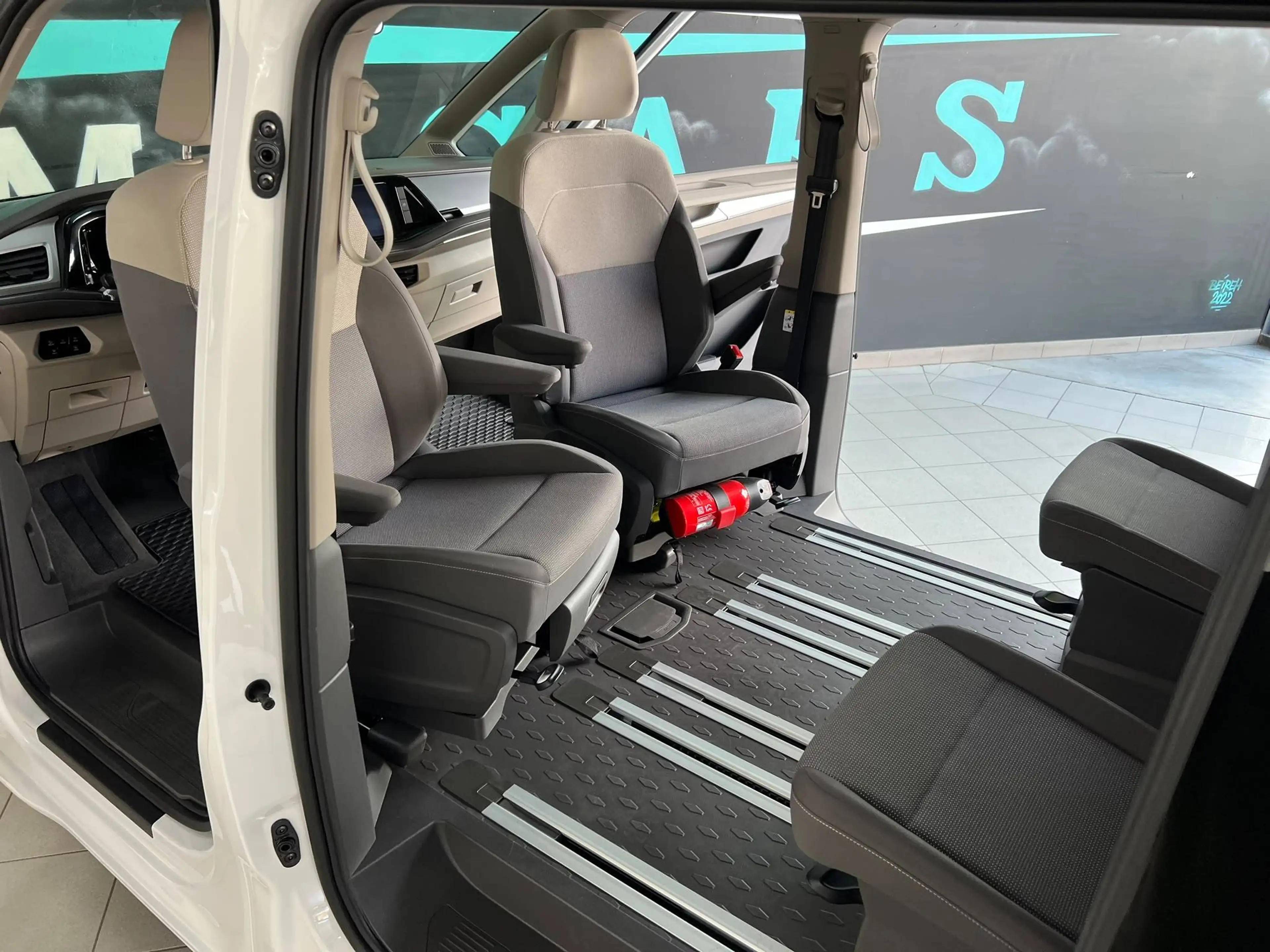 Volkswagen T7 California Beach — photo 11