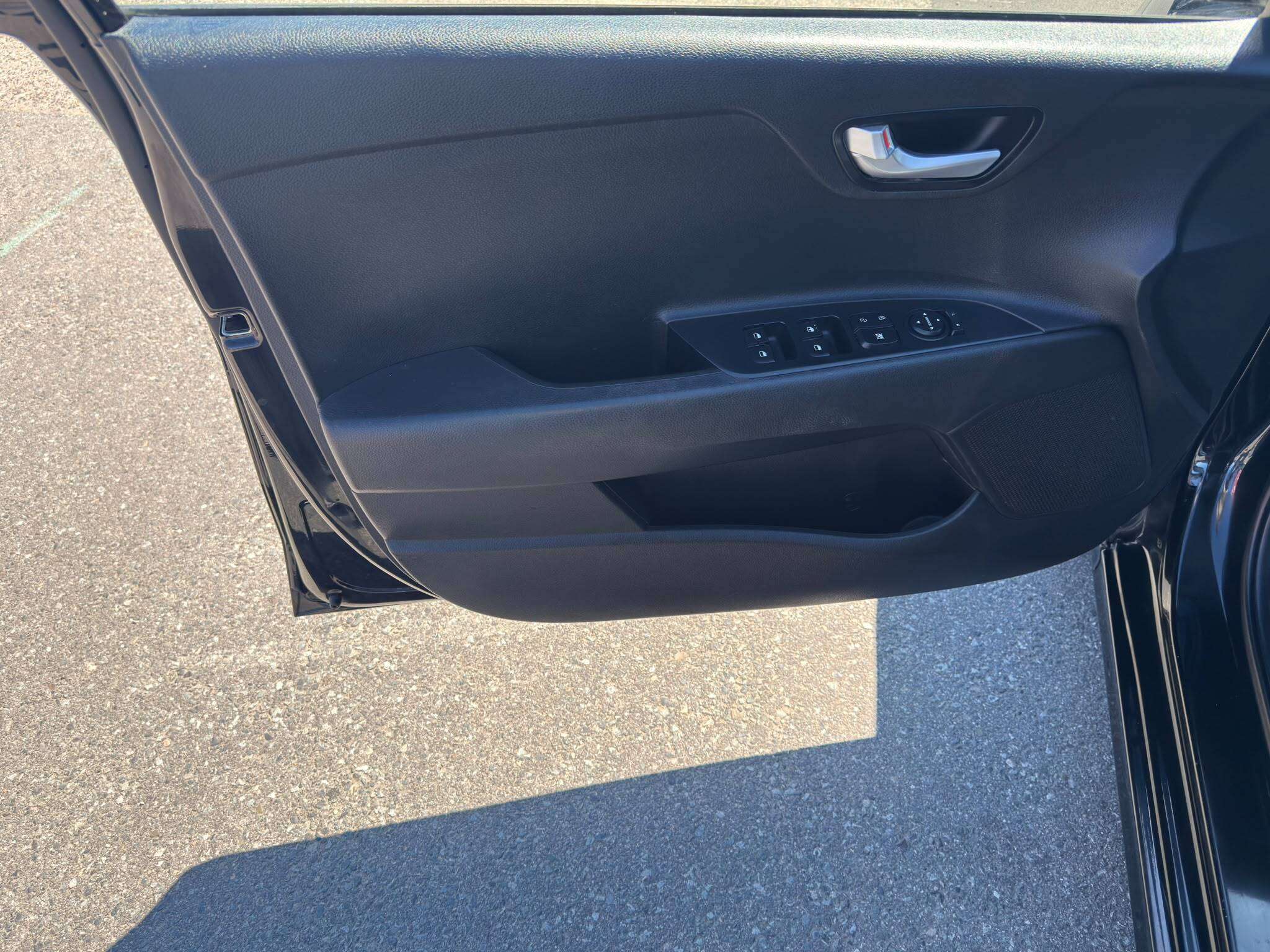 2019 Kia Rio — view 10