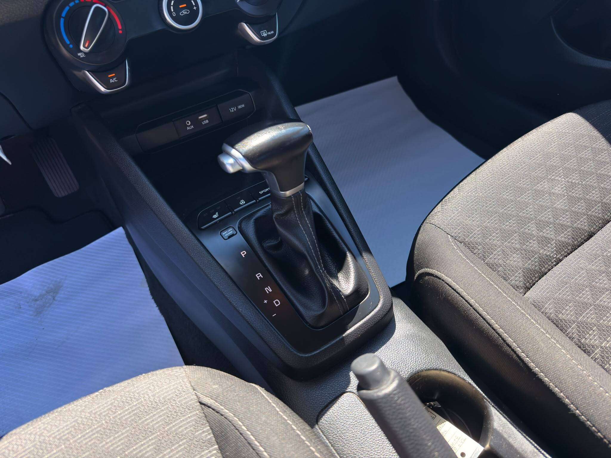 2019 Kia Rio — view 15