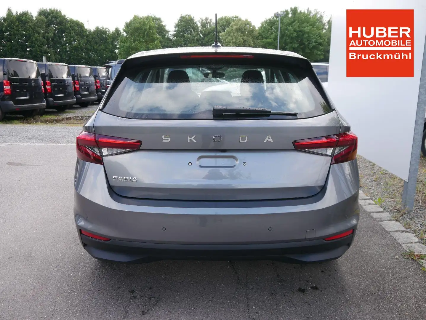 Skoda Fabia 130 Jahre 1,0 MPI*LED*PDC HI.*RFK*APP-CONNECT*S... Grau - 2