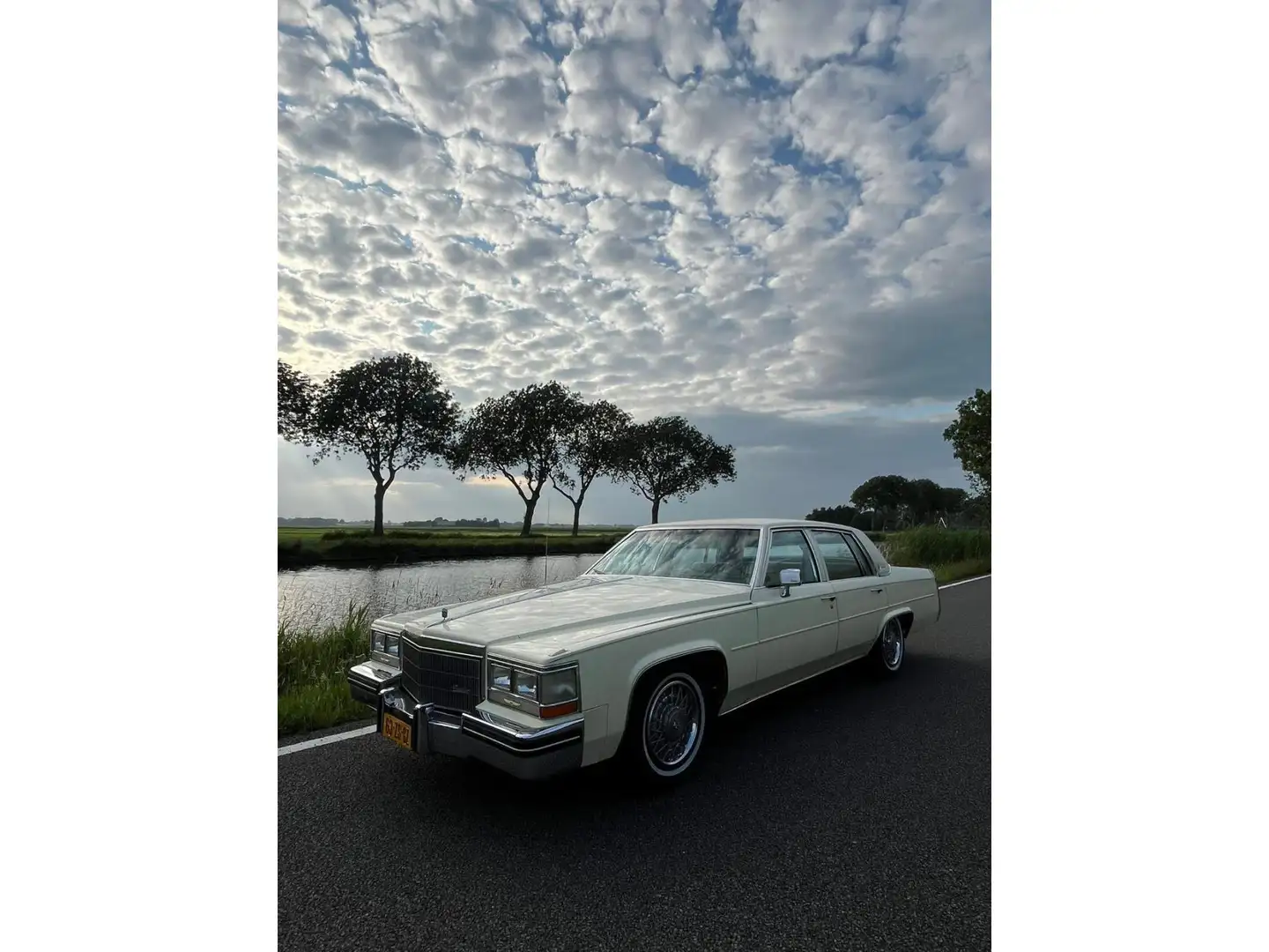 Cadillac Deville Sedan V8 1984 Belastingvrij Oldtimer APK 2027 Жовтий - 1