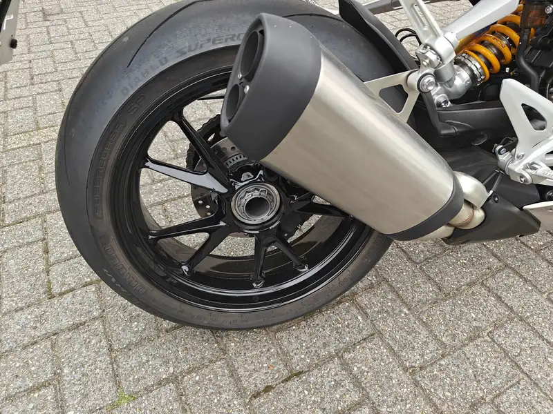 Triumph Speed Triple 1200 RR - foto 5