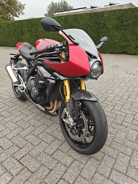 Triumph Speed Triple 1200 RR - foto 2