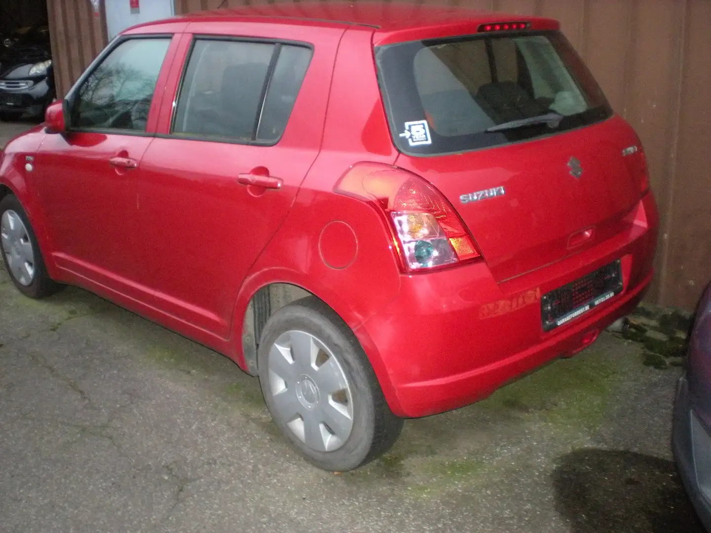 Suzuki Swift 1.3 DDiS GL Airco ( vente marchand uniquement) Czerwony - 2