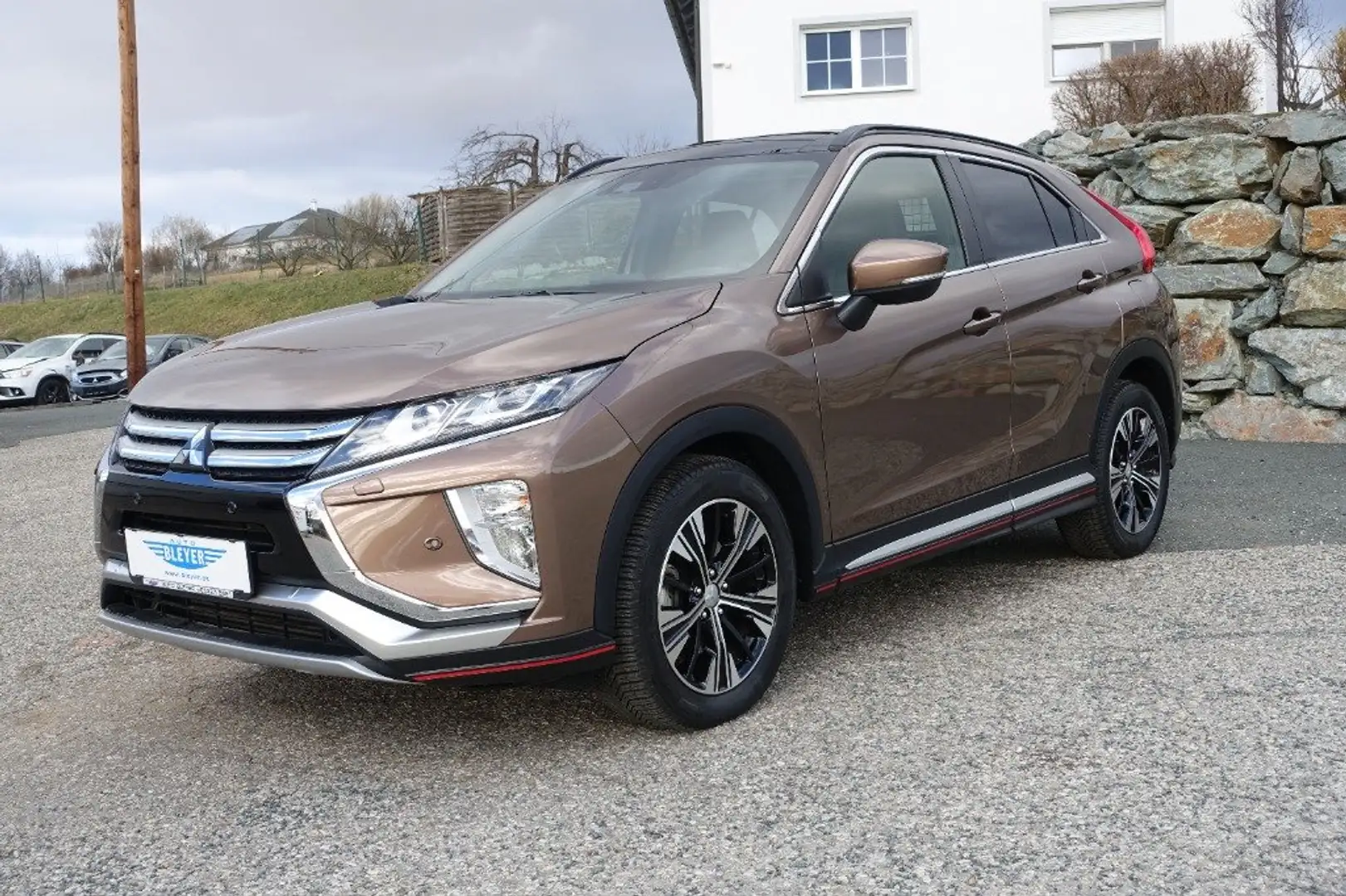 Mitsubishi Eclipse Cross 1,5 TC CVT 4 WD Diamond Braun - 1