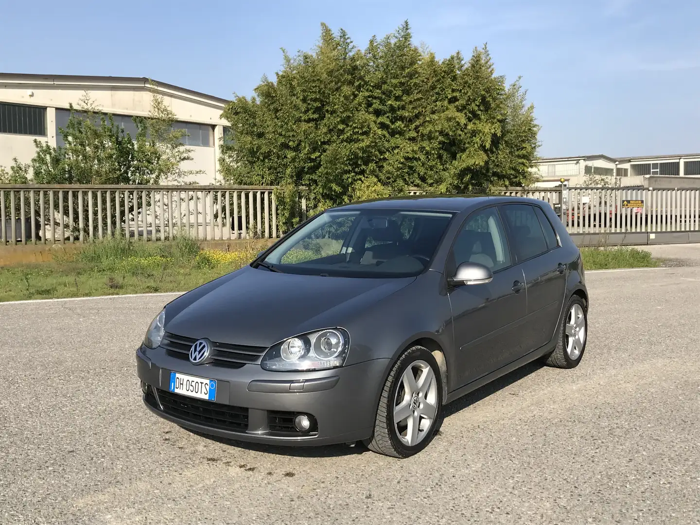 Volkswagen Golf 2.0 TDI DPF Sportline - 2