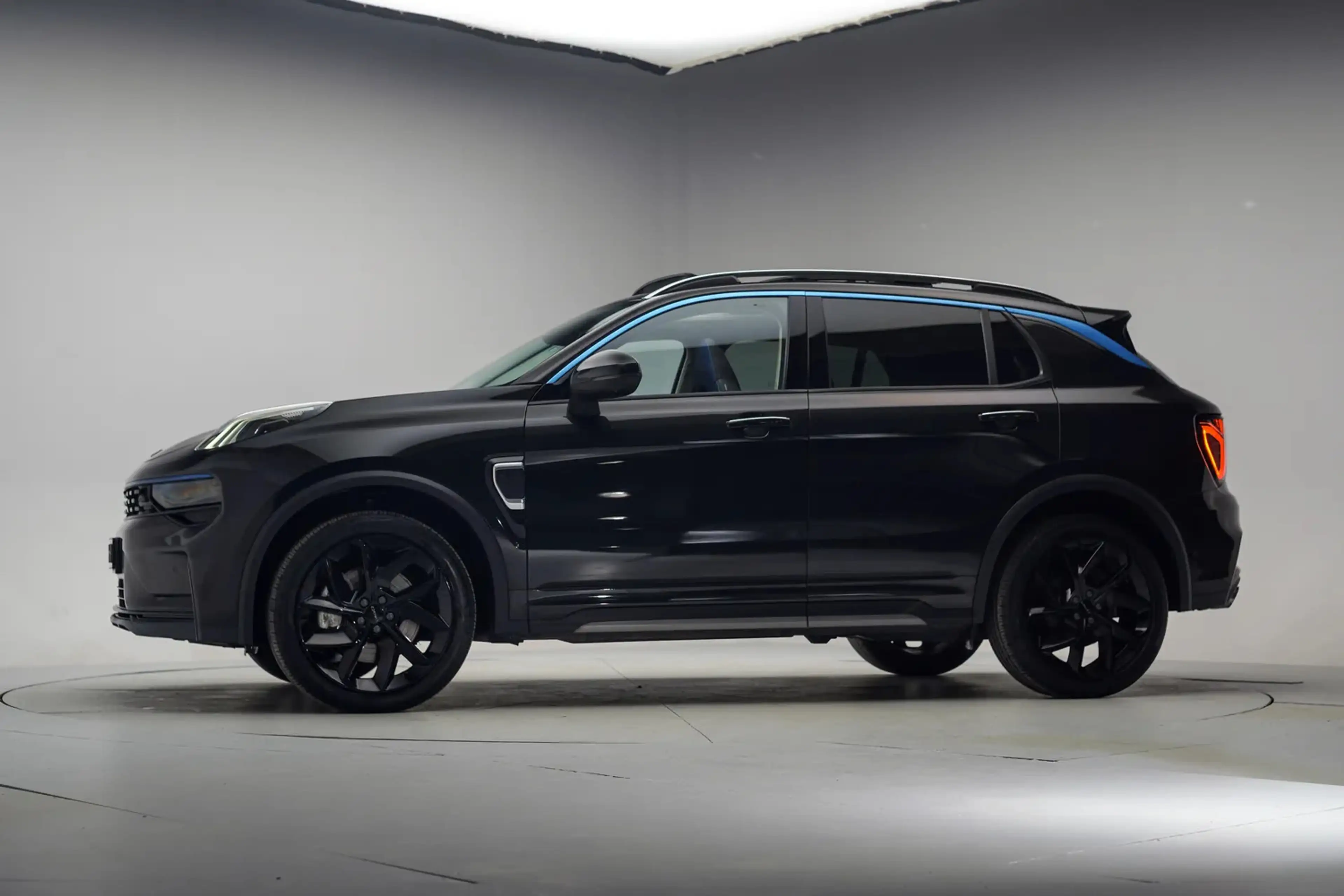 Lynk & Co 01 1.5 PHEV MY22 6,6kWh Zwart [ SoH 95,8% | Pano 360° — photo 2