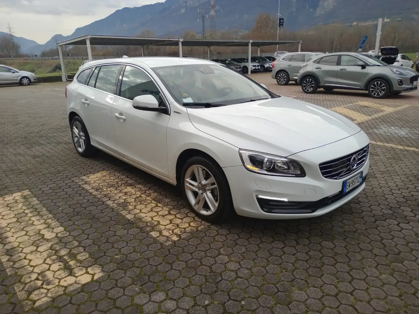 Volvo V60 V60 I 2014 2.4 d6 phev R-design awd geatronic Bianco - 2