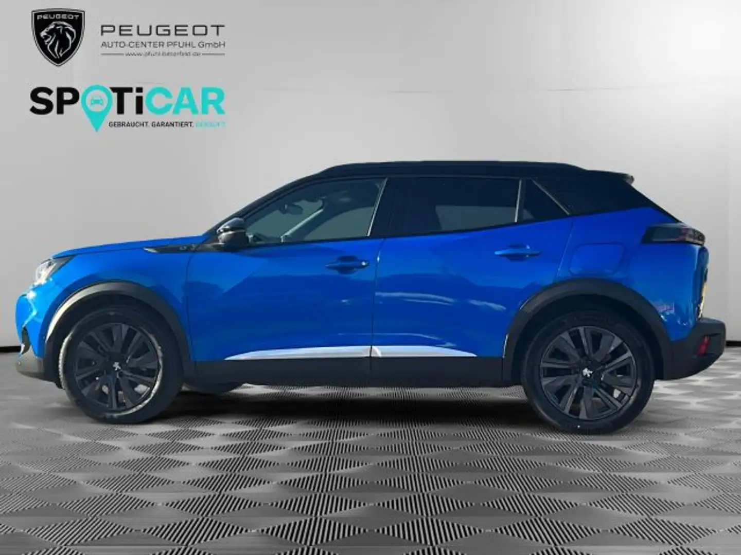 Peugeot 2008 Elektro GT Pack Blau - 2