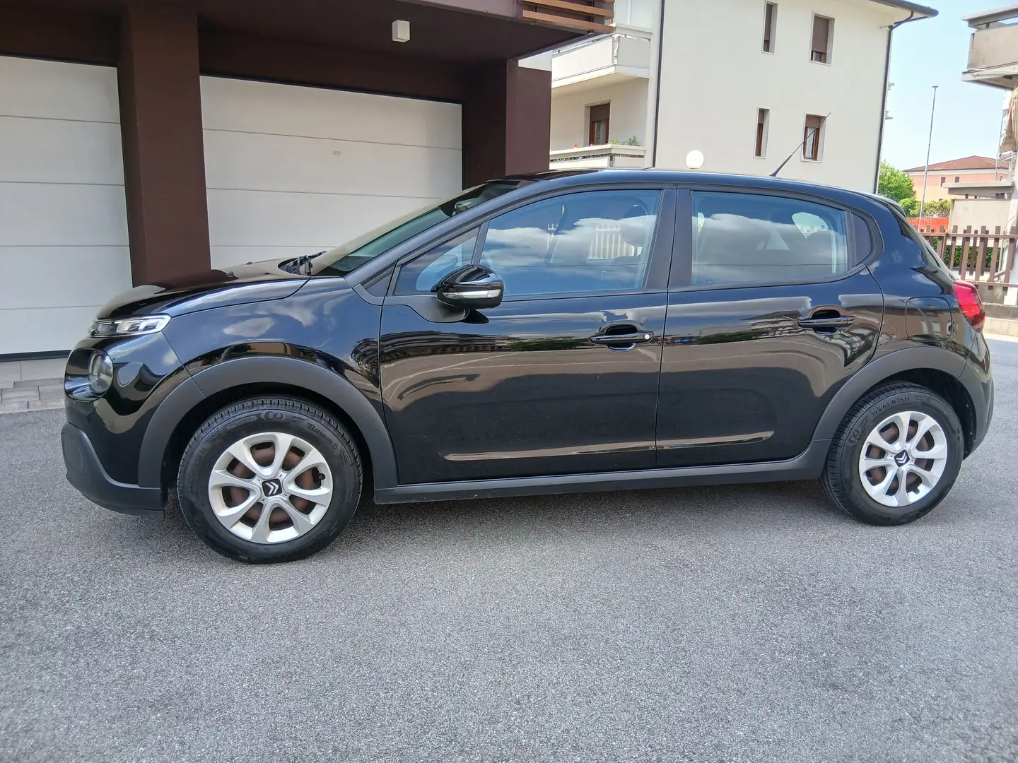 Citroen C3 1.2 Life giusta per neopatentati a € 185 mese Nero - 2