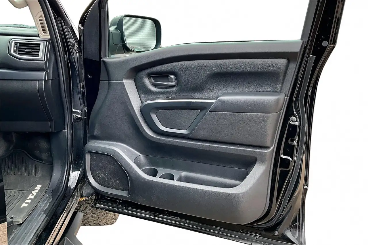 Nissan Titan снимка Nissan Titan