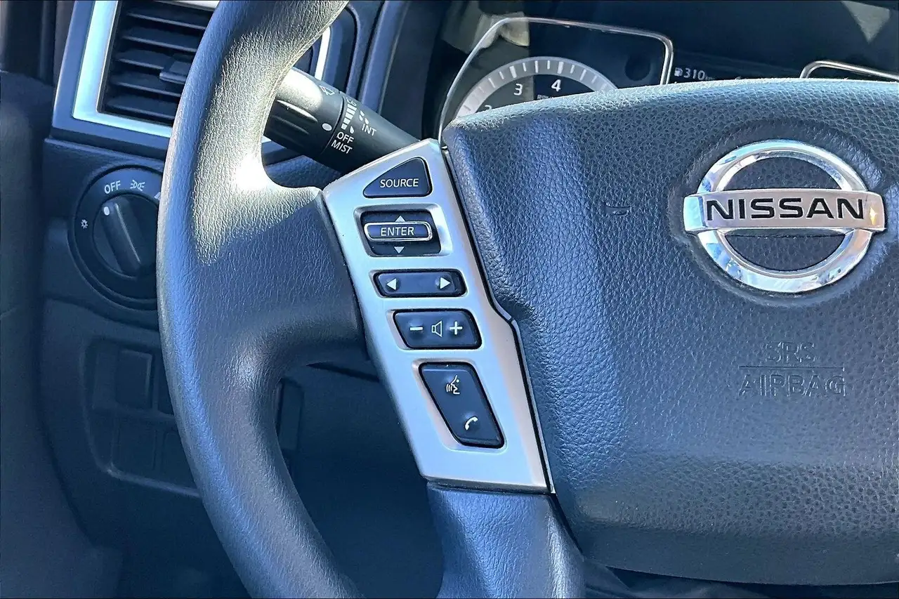 Nissan Titan снимка Nissan Titan