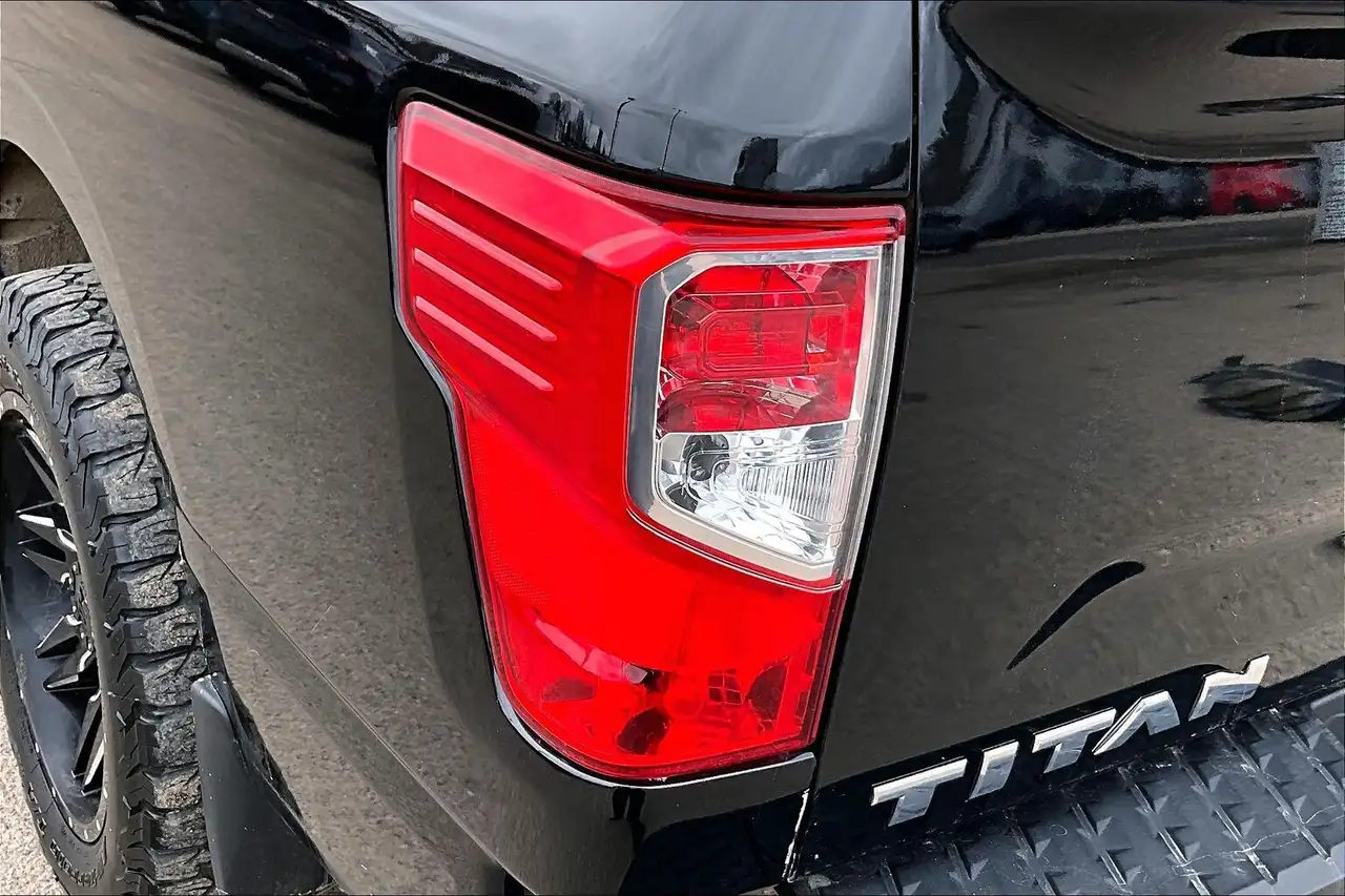 Nissan Titan снимка Nissan Titan