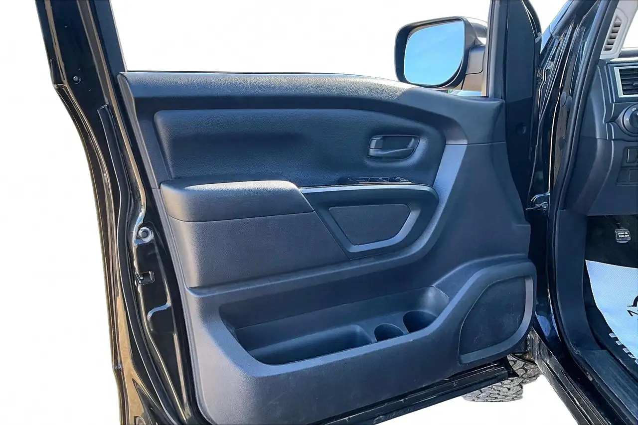 Nissan Titan снимка Nissan Titan