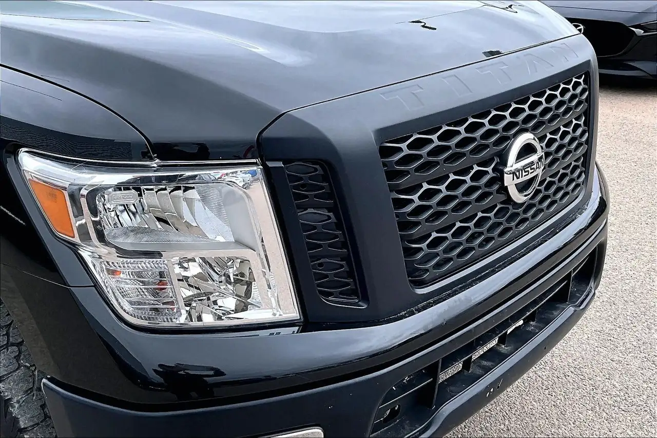 Nissan Titan снимка Nissan Titan