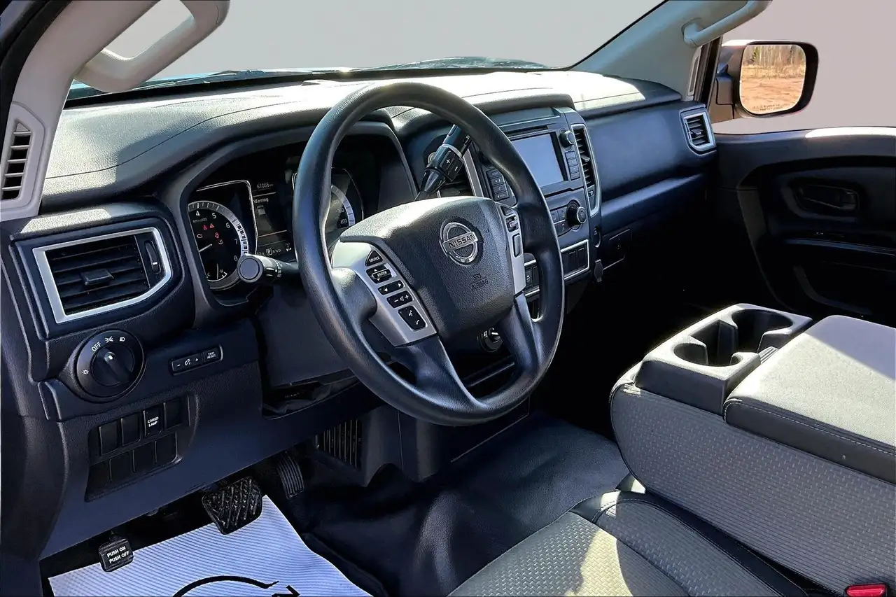 Nissan Titan снимка Nissan Titan