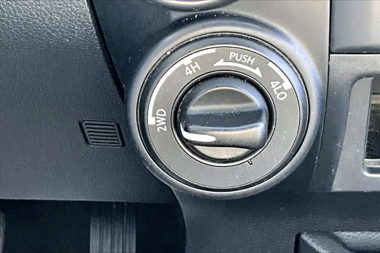 Nissan Titan снимка Nissan Titan