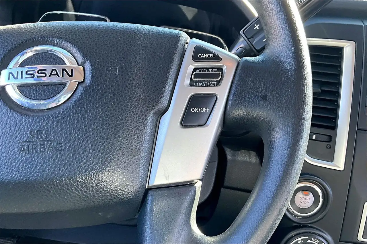 Nissan Titan снимка Nissan Titan