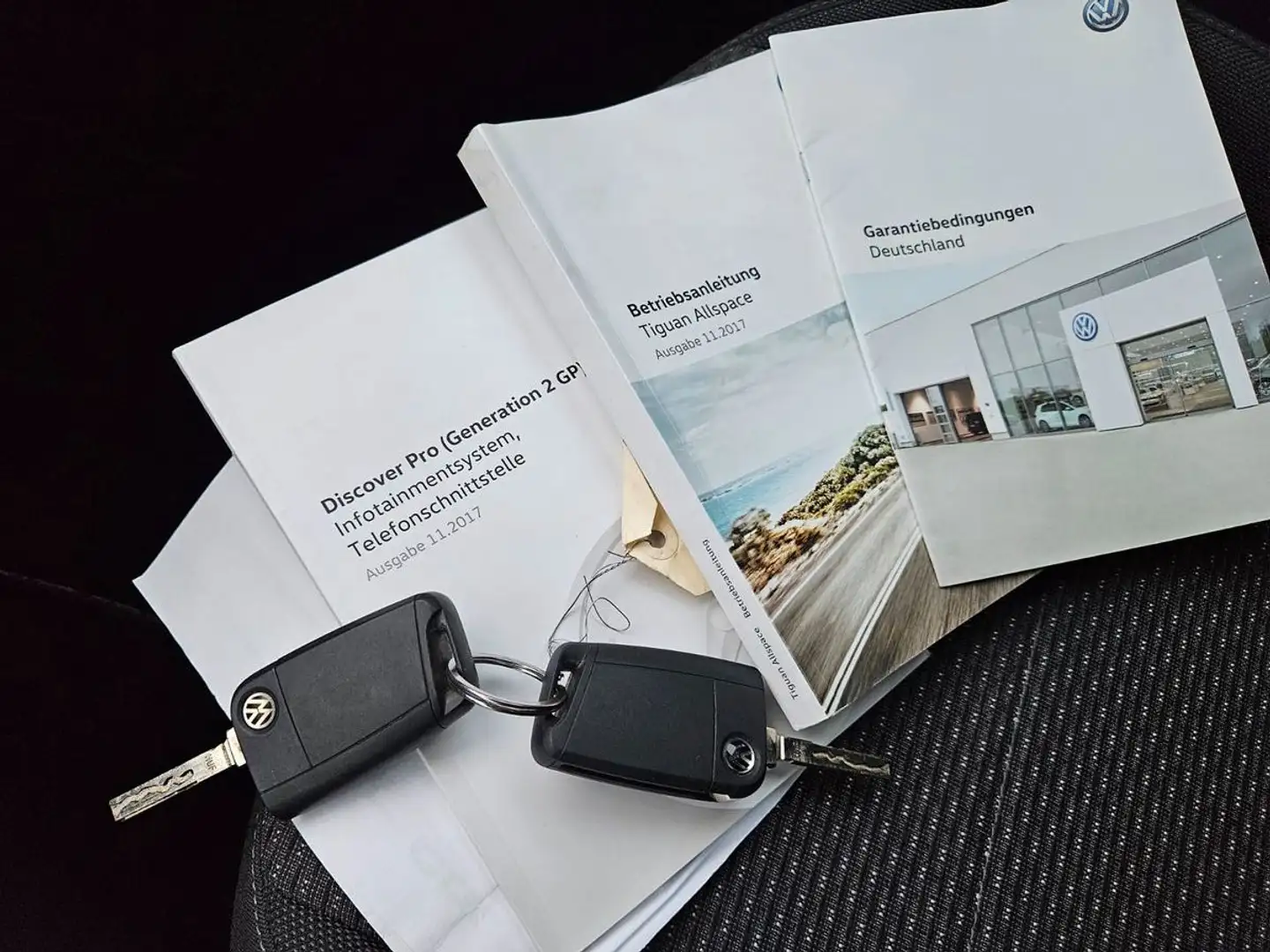 Volkswagen Tiguan Allspace 7 Sitze DSG NAVI Schwarz - 2