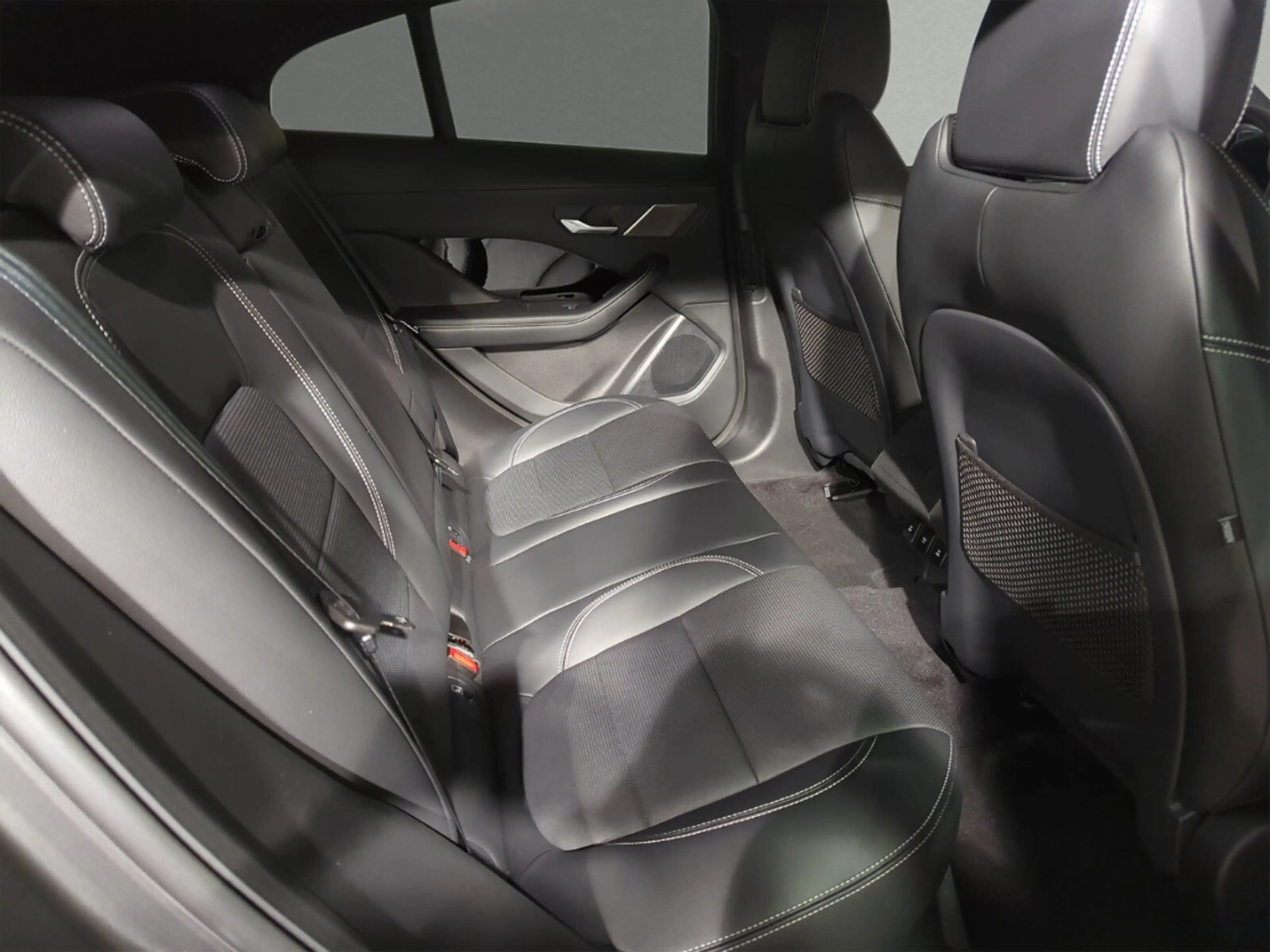 Jaguar I-Pace EV400 R-Dynamic SE BLACK-PACK PANORAMA 22 — photo 13