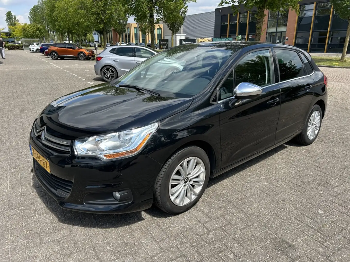 Citroen C4 1.2 PureT. Exclusive 131 PK 1e EIG DEALER NAP! Zwart - 1