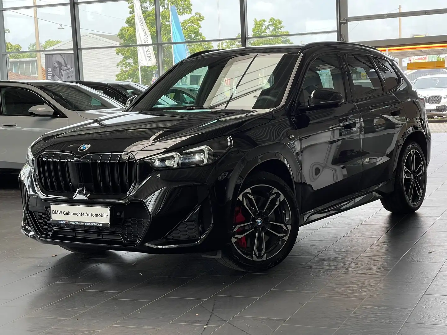 BMW X1 18i sDrive M Sport Pro AHK/PANO/K.Zg/HUD/19° Schwarz - 2