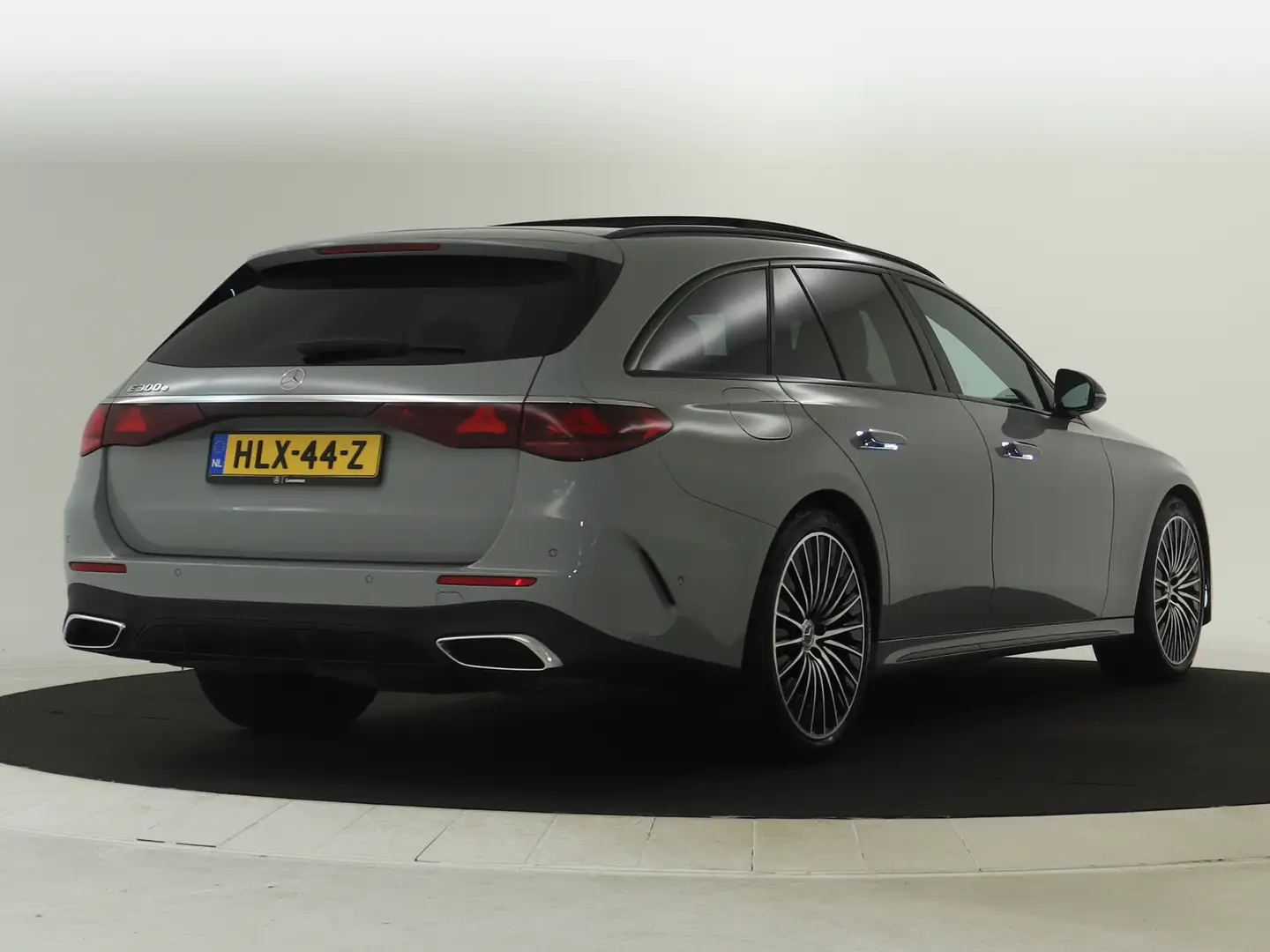 Mercedes-Benz E 300 Estate e AMG Line | Panoramadak | MBUX Superscreen Grijs - 2