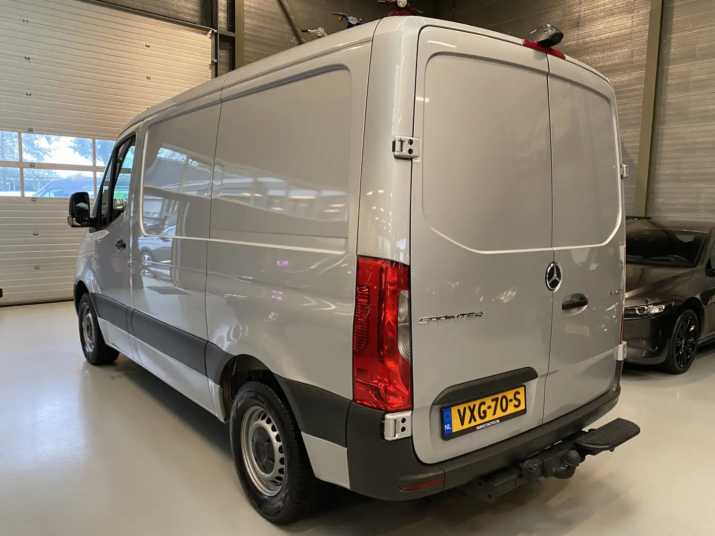 Mercedes-Benz Sprinter 314 2.2 CDI L1H2 Navi, Camera, Trekhaak, Cruise, B Gris - 2